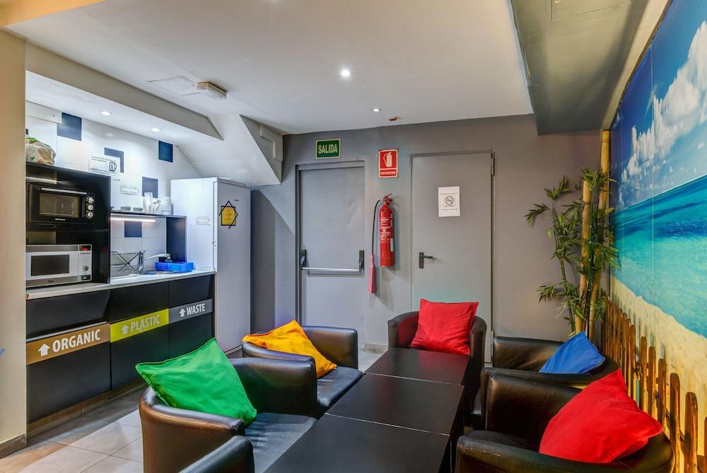 Sun & Moon Hostel Barcelona Ngoại thất bức ảnh