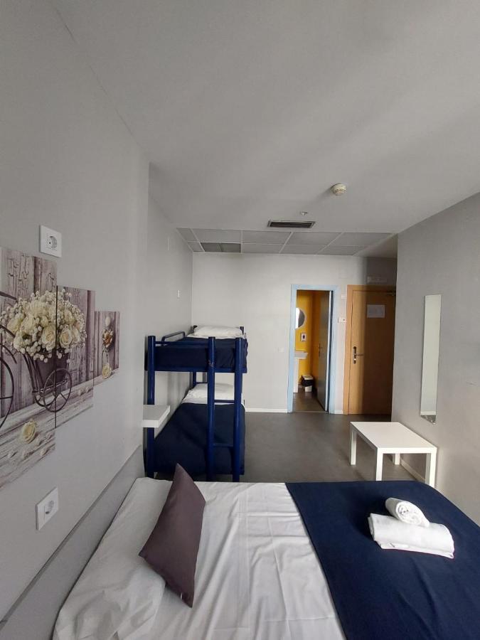 Sun & Moon Hostel Barcelona Ngoại thất bức ảnh