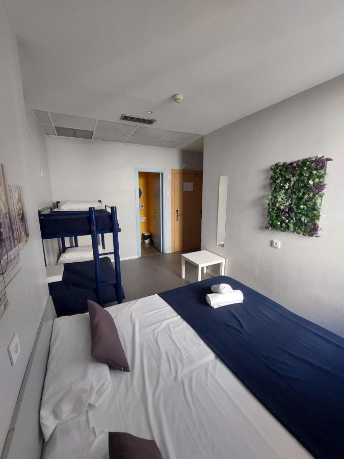 Sun & Moon Hostel Barcelona Ngoại thất bức ảnh