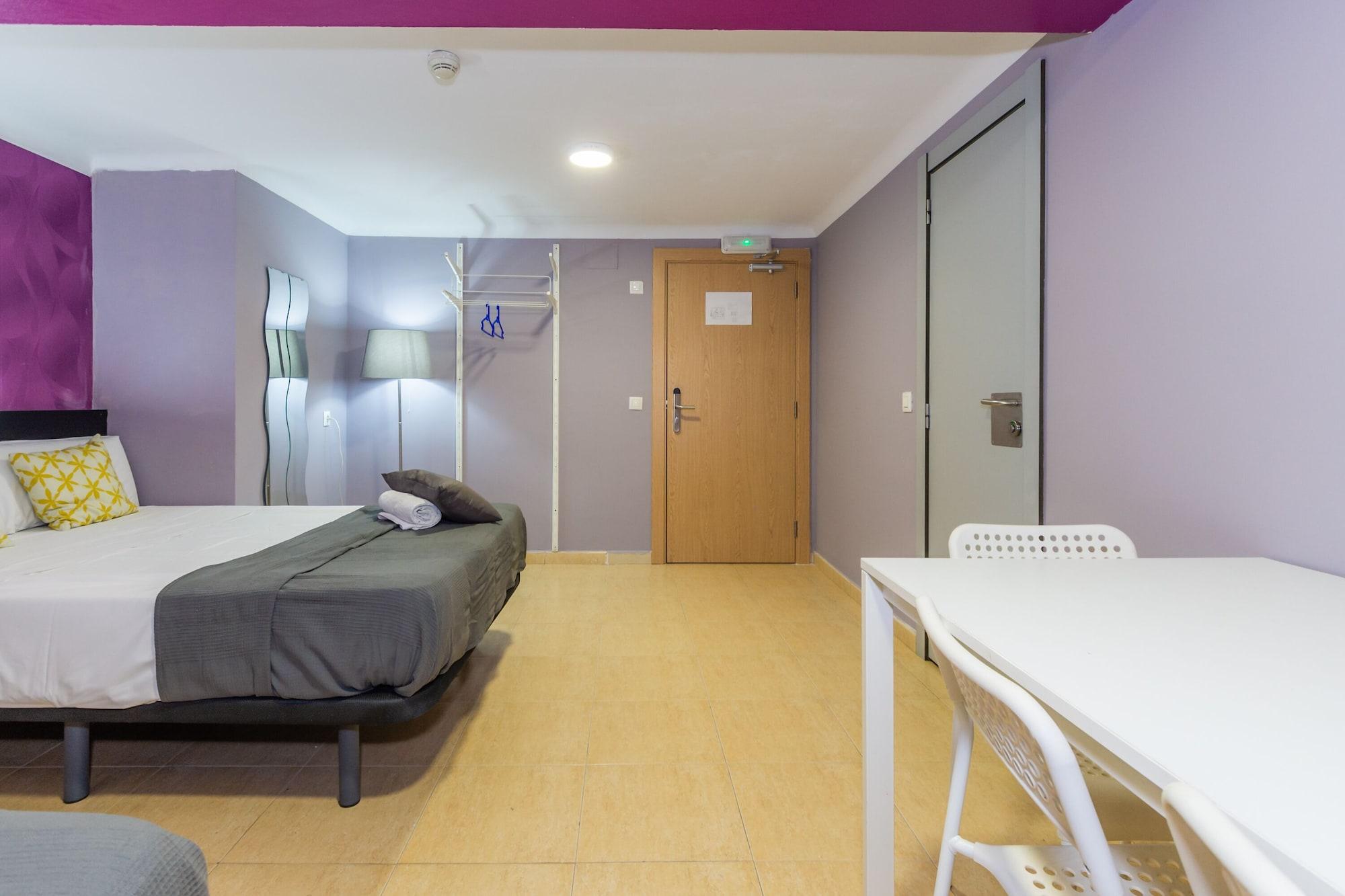 Sun & Moon Hostel Barcelona Ngoại thất bức ảnh