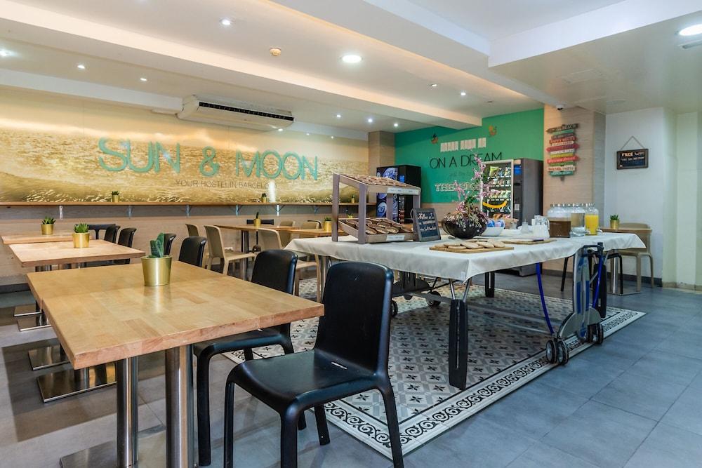 Sun & Moon Hostel Barcelona Ngoại thất bức ảnh